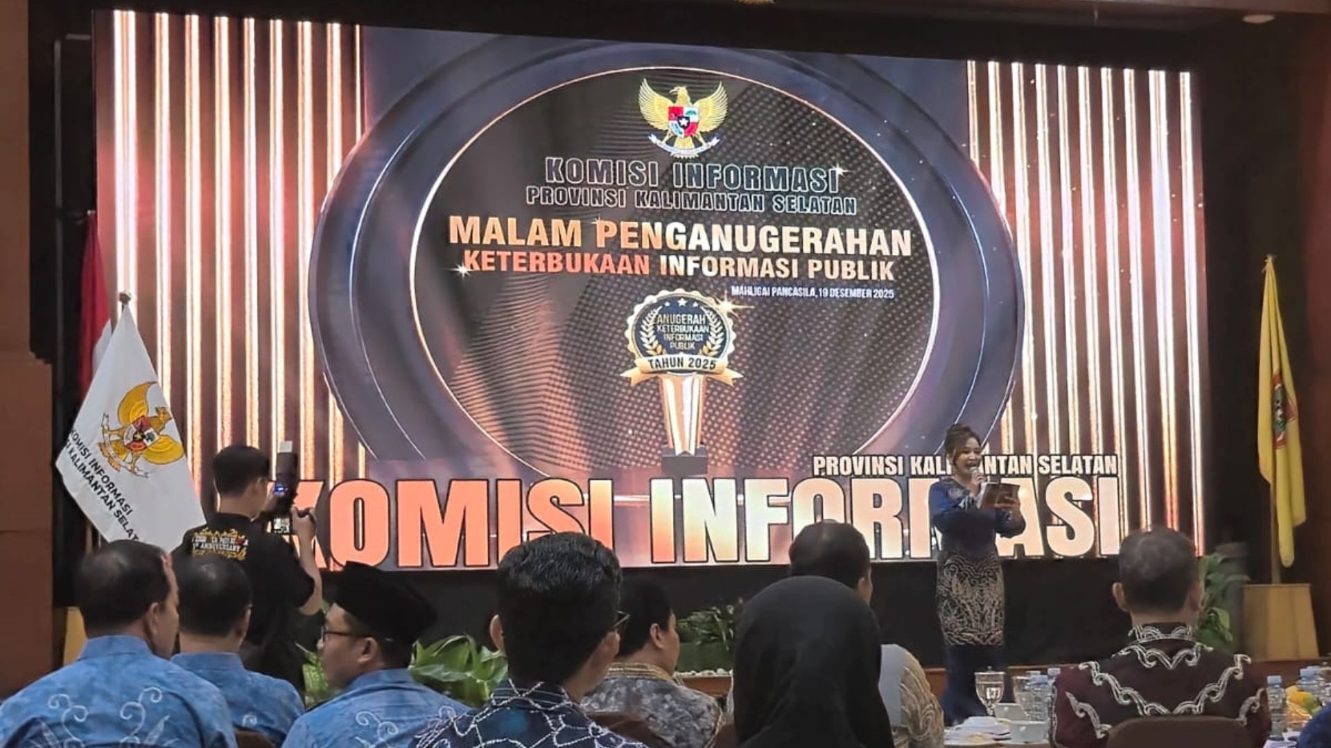 Pengadilan Tinggi Tata Usaha Negara Banjarmasin Meraih Penghargaan Keterbukaan Informasi Publik Kategori Informatif